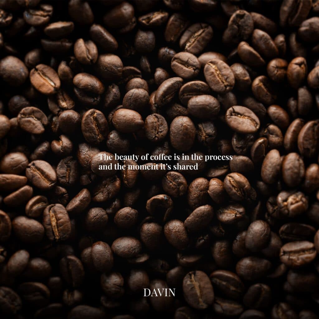 ภาพพื้นผิวระยะใกล้ของเมล็ดกาแฟคั่วเข้ม พร้อมข้อความภาษาอังกฤษเกี่ยวกับความสวยงามของกาแฟ.