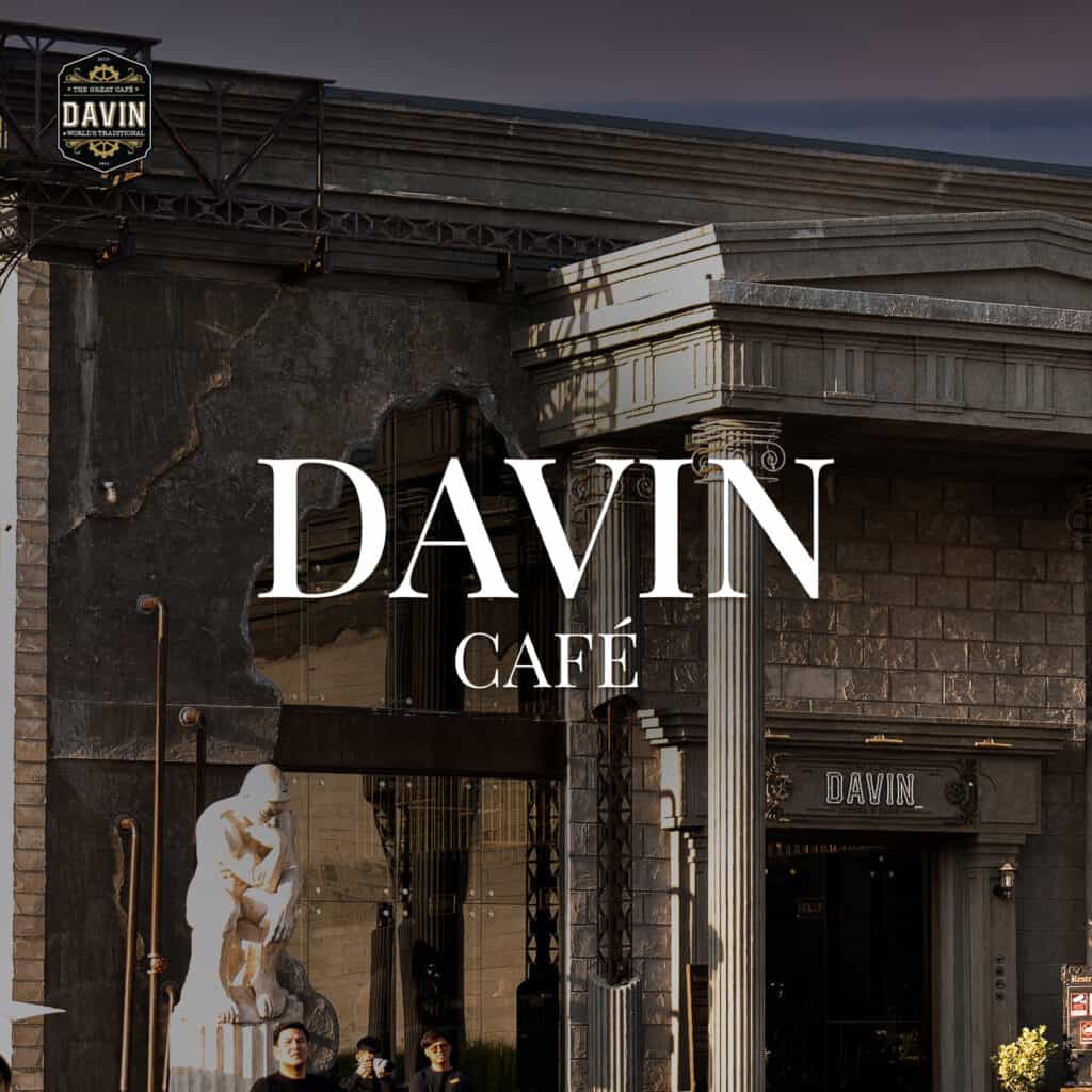 ภาพด้านหน้าของ Davin Cafe รามอินทรา อาคารสไตล์ยุโรปที่โดดเด่น เหมาะสำหรับใช้เป็นสถานที่จัดสัมมนา งานเวิร์กช็อป หรือกิจกรรมองค์กร ที่ต้องการภาพลักษณ์มืออาชีพและบรรยากาศไม่เหมือนห้องประชุมทั่วไป