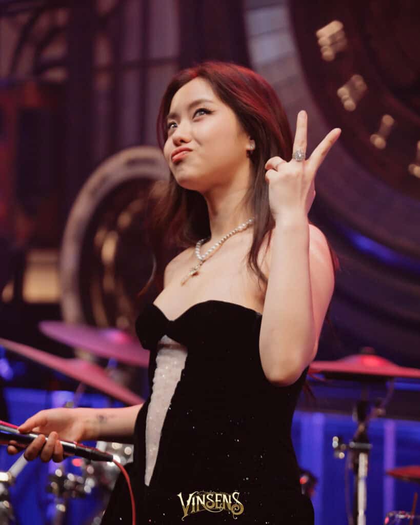 โมนิก้าแสดงสดที่วินเซ่นส์ในบรรยากาศสุดพิเศษและเป็นกันเอง.