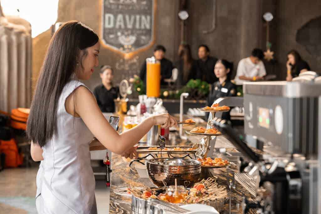DAVIN CAFE สถานที่จัดเลี้ยง กรุงเทพ พร้อมบริการอาหารและค็อกเทลระดับพรีเมียม เหมาะสำหรับงานเลี้ยงองค์กร อีเวนต์หรู และปาร์ตี้ส่วนตัวในบรรยากาศสุดเอ็กซ์คลูซีฟ