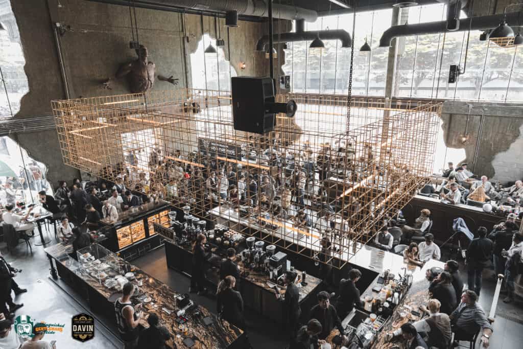 DAVIN CAFE สถานที่จัดเลี้ยง กรุงเทพ รองรับงานอีเวนต์ขนาดใหญ่ พร้อมบรรยากาศหรูระดับพรีเมียม เหมาะสำหรับงานบริษัท งานเปิดตัวสินค้า และปาร์ตี้สุดเอ็กซ์คลูซีฟใจกลางกรุงเทพ