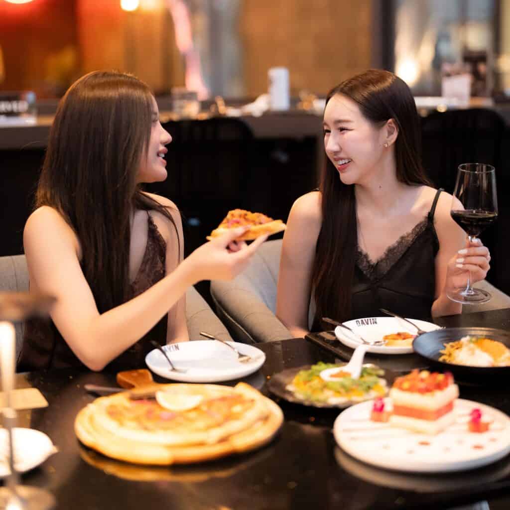 ร้านอาหาร รามอินทรา ที่ DAVIN CAFE สำหรับดินเนอร์กับเพื่อนและวันพิเศษ เสิร์ฟพิซซ่า อาหารสไตล์ยุโรป ของหวาน และเครื่องดื่ม บรรยากาศอบอุ่น เหมาะสำหรับฉลองวันเกิด สังสรรค์ และมื้ออาหารคุณภาพกับคนสำคัญ