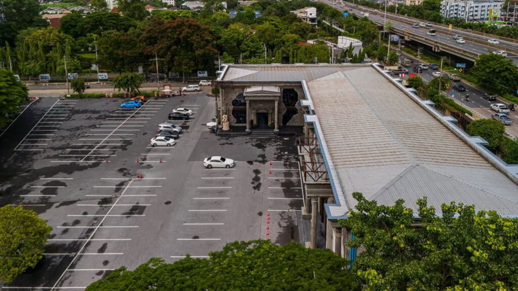 Ramintra restaurant at DAVIN CAFE aerial view showcasing a spacious private parking area with convenient access from Ramintra Expressway, ideal for family dining, private events, celebrations, and large group gatherings.
