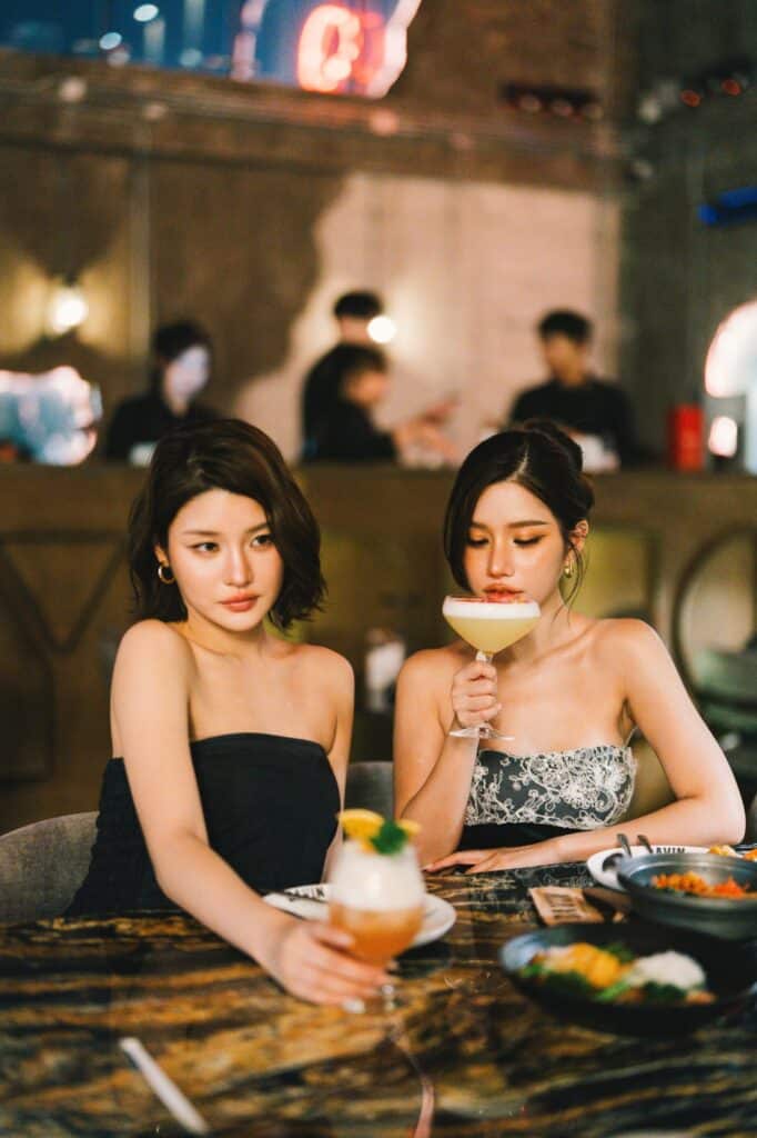 DAVIN CAFE ร้านอาหารประดิษฐ์มนูธรรม บรรยากาศดีสำหรับรับประทานอาหารและดินเนอร์