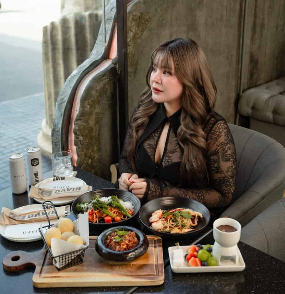 Places to Visit in Ramintra: DAVIN CAFE European-inspired cafe and restaurant with food and drinks